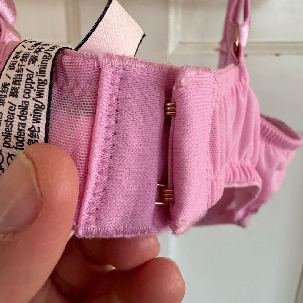 Victoria’s Secret pink floral push-up‎ without padding bra size 36C